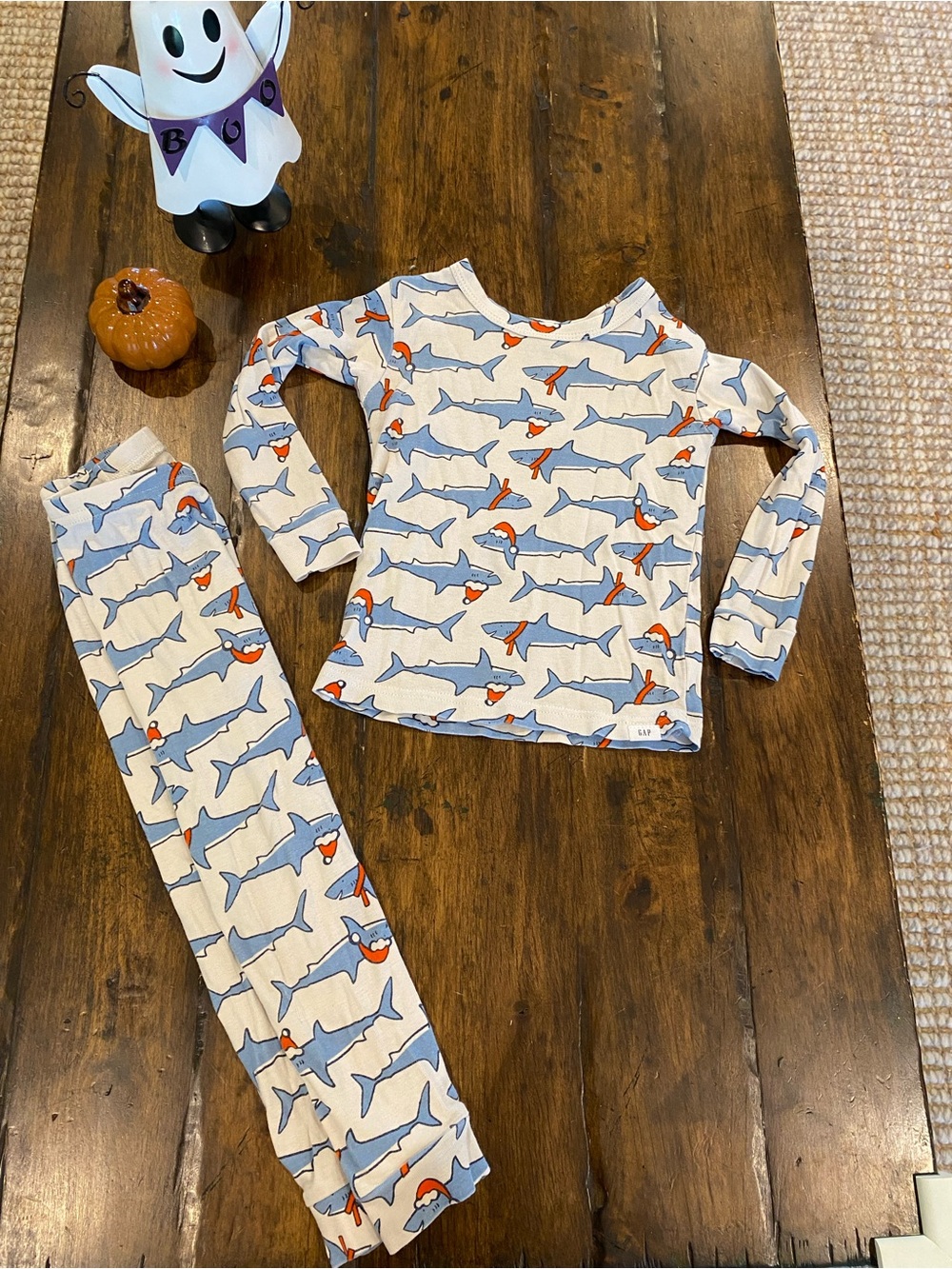 Gap Kids Christmas Shark Pajama Set Size 3T 🦈 🎅🏻